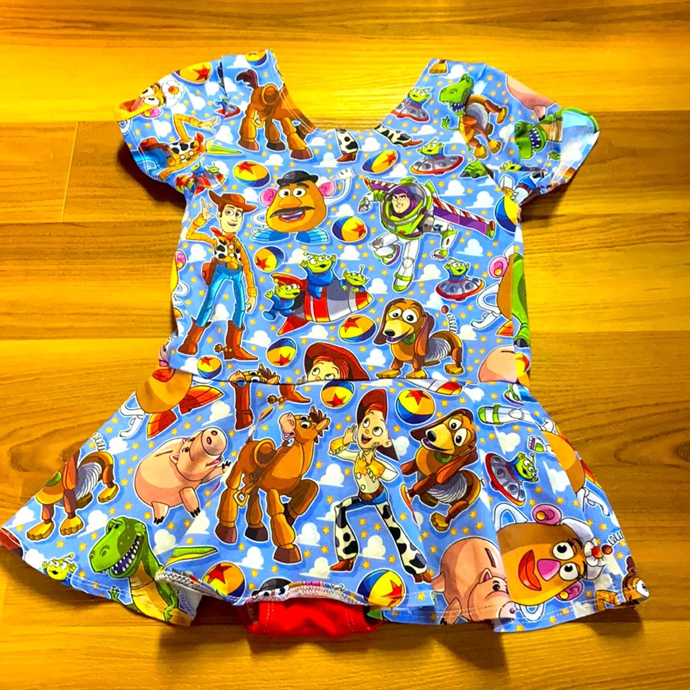 Custom size 4 skirted Leo